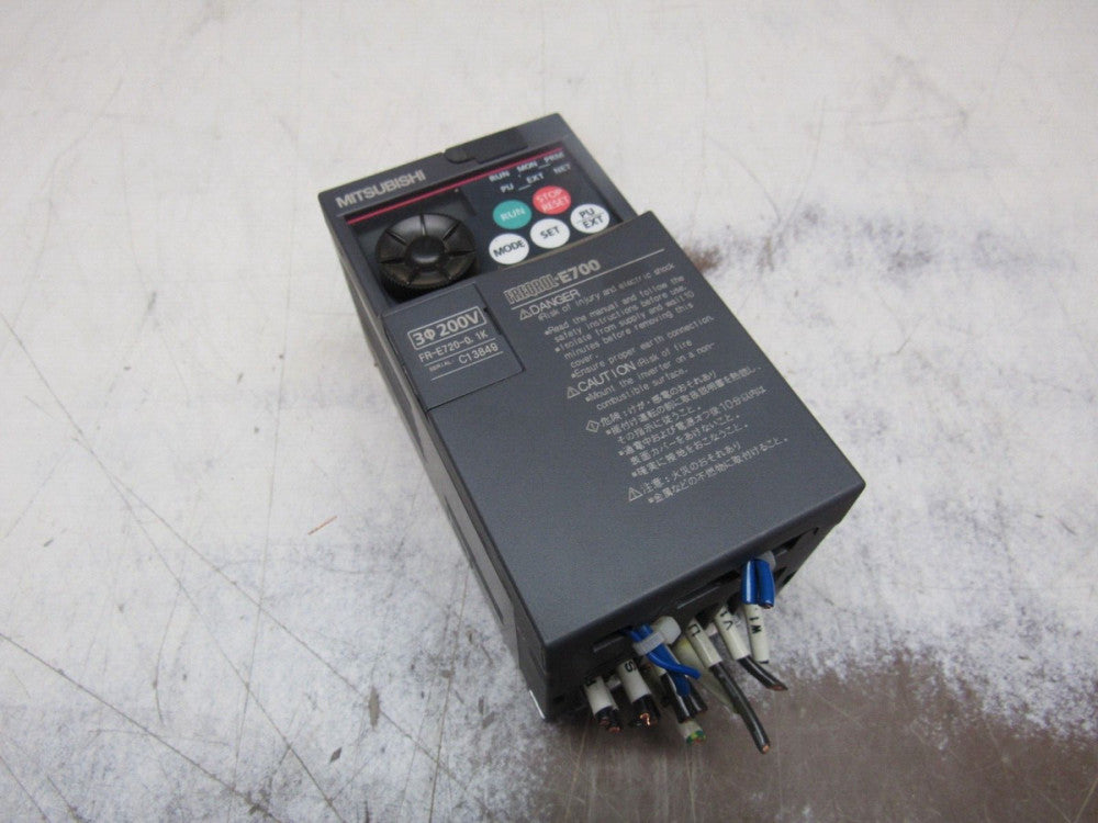 MITSUBISHI FR-E720-0.1K INVERTER 200-240VAC 0.2-400HZ XLNT USED TAKEOUT !!