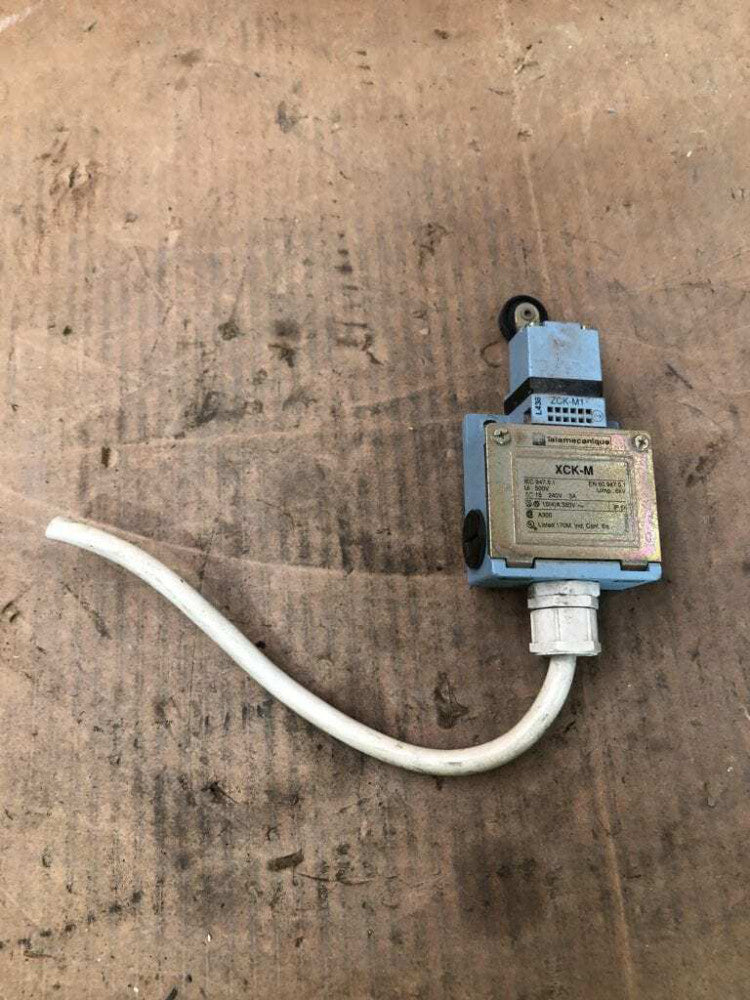 Telemecanique XCK-M Roller Lever Momentary Limit Switch 240V 3A
