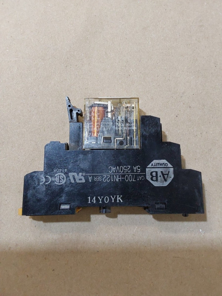 Allen-Bradley 700-HK32Z24  Relay  24VDC  With 700-HN122 Socket Base