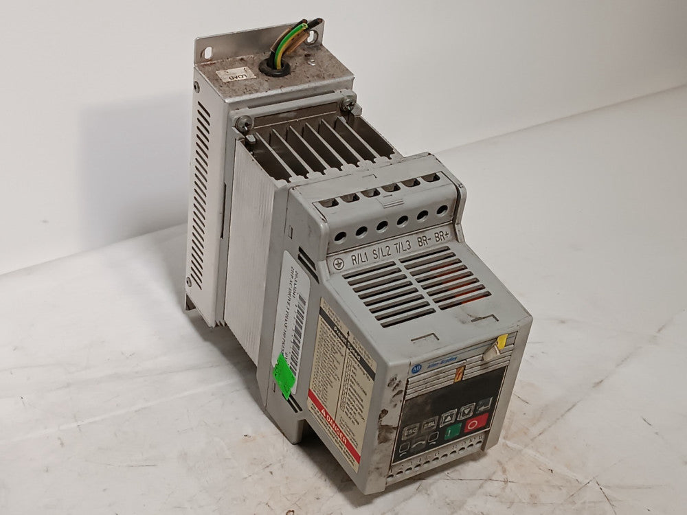 Allen-Bradley 160-AA08NPS1 AC drive, 2HP, 200-240V 3PH, Series C, preset speed