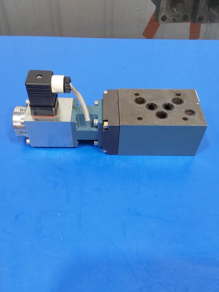 BOSCH 0 811 402 171 Valve WITH 0 831 006 056