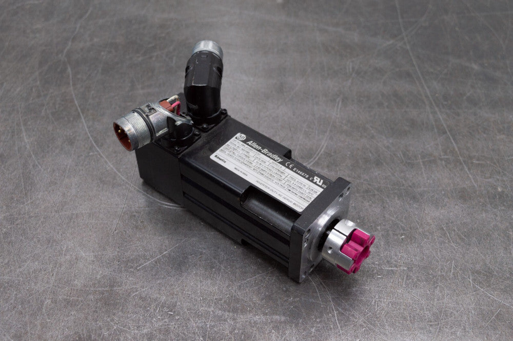 Allen Bradley Servo Motor MPL-A1530F-V-X207 Fits MPAR-A2200C-V2A Cylinder