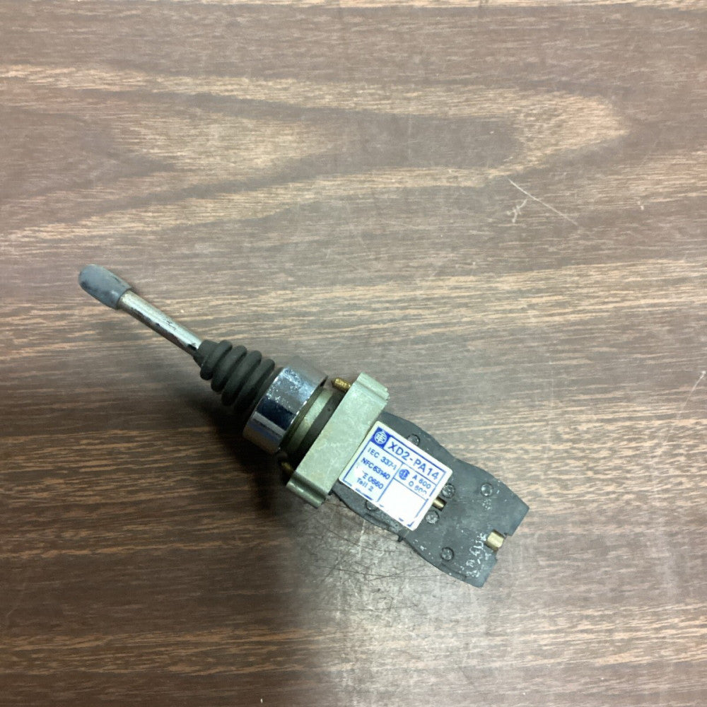 TELEMECANIQUE XD2-PA14 SWITCH