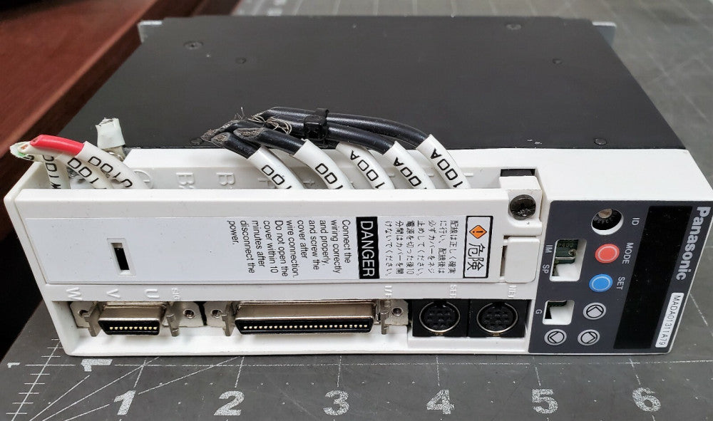 PANASONIC MADA01311A79 AC SERVO DRIVER 200-230V 50/60Hz WORKING PULL [A7B4]