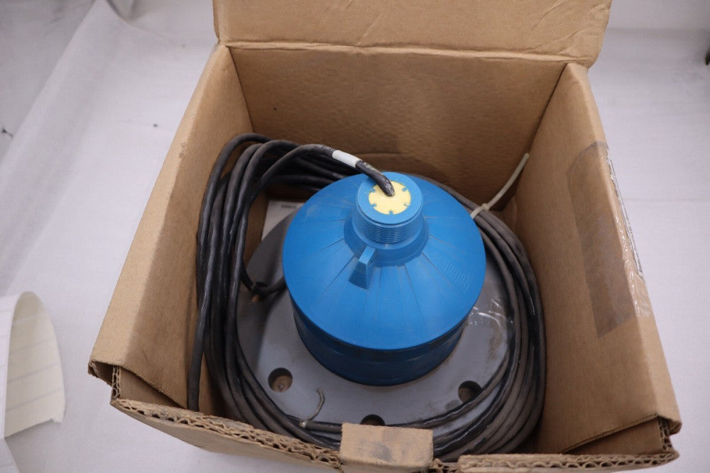 NEW IN BOX SIEMENS MILLTRONICS Echomax XPS-30 Ultrasonic Transducer STOCK H456