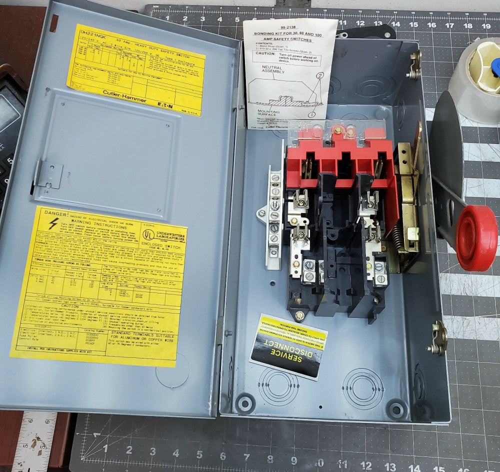 Eaton DH221NGK Safety Switch, 30A, 2P, 240V/250VDC, HD Fusible, NEMA 1 [E6S4]