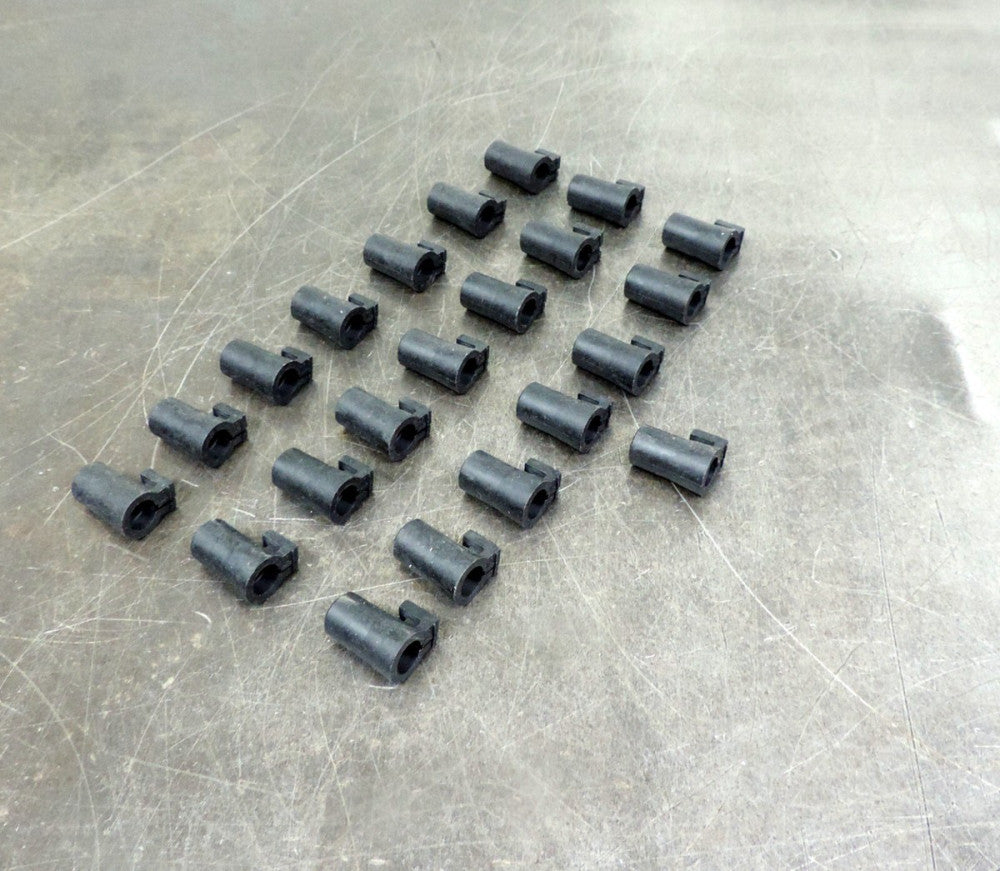 Murrplastik Systems 87141226 Split Frame 10MM Grommet Lot of (22)