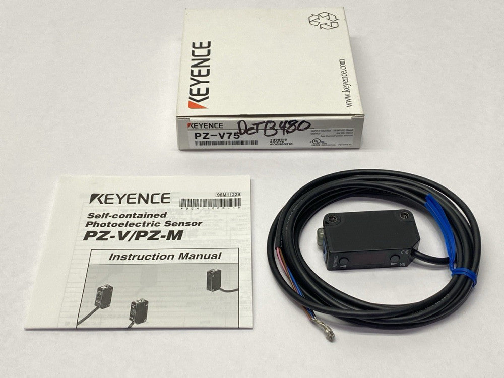 Keyence PZ-V75 Built-In Amplifier Photoelectric Sensor Square Reflective
