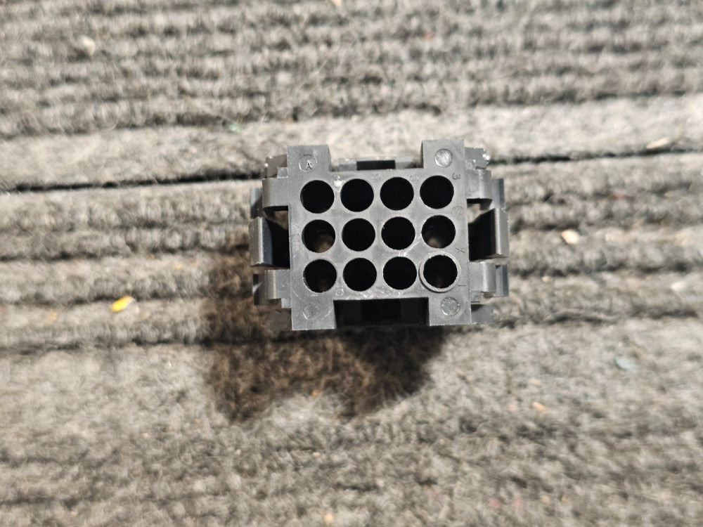(QTY 15) TE Connectivity 207017-1 12 POS Rectangular Connectors Housings Plug