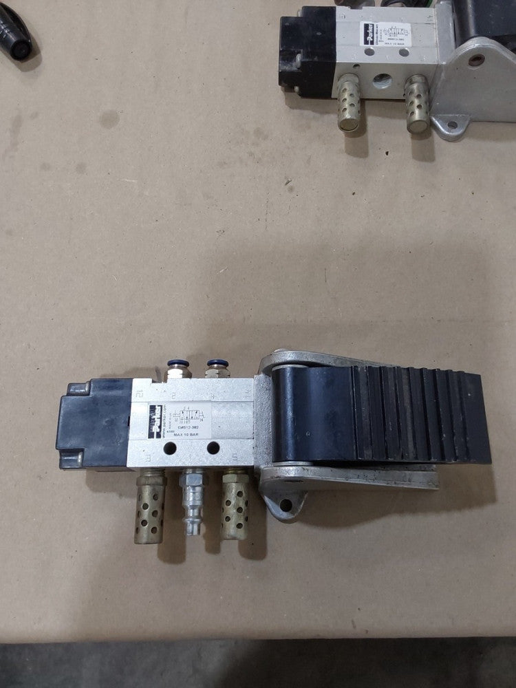 PARKER PNEUMATIC FOOT VALVE SWITCH 1/4" FNPT 150 PSI MAX PRESSURE 8M512-382