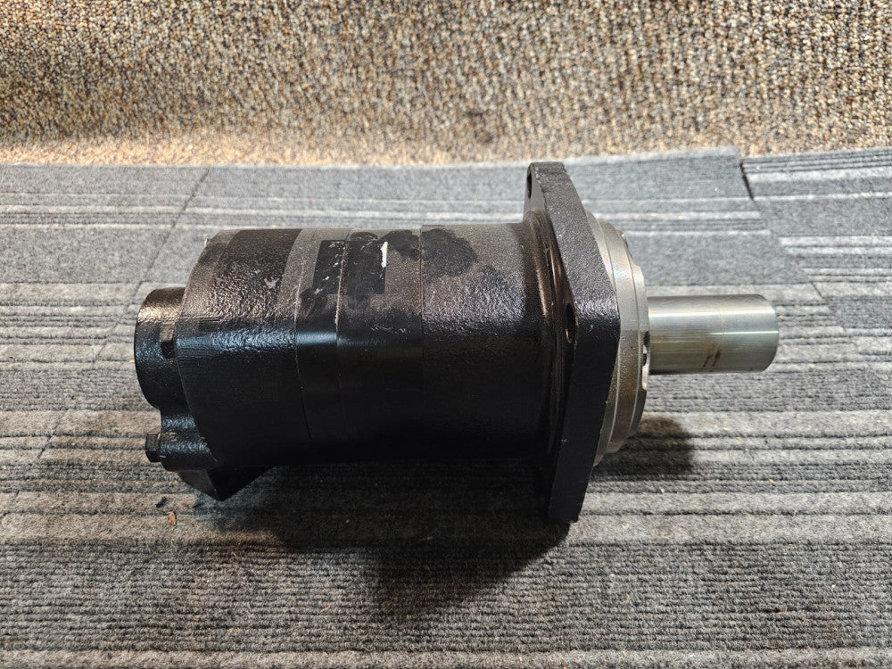 Danfoss 12789-002 632AG00102A Hydraulic Motor, 4 Bolt - Square Painted, Black