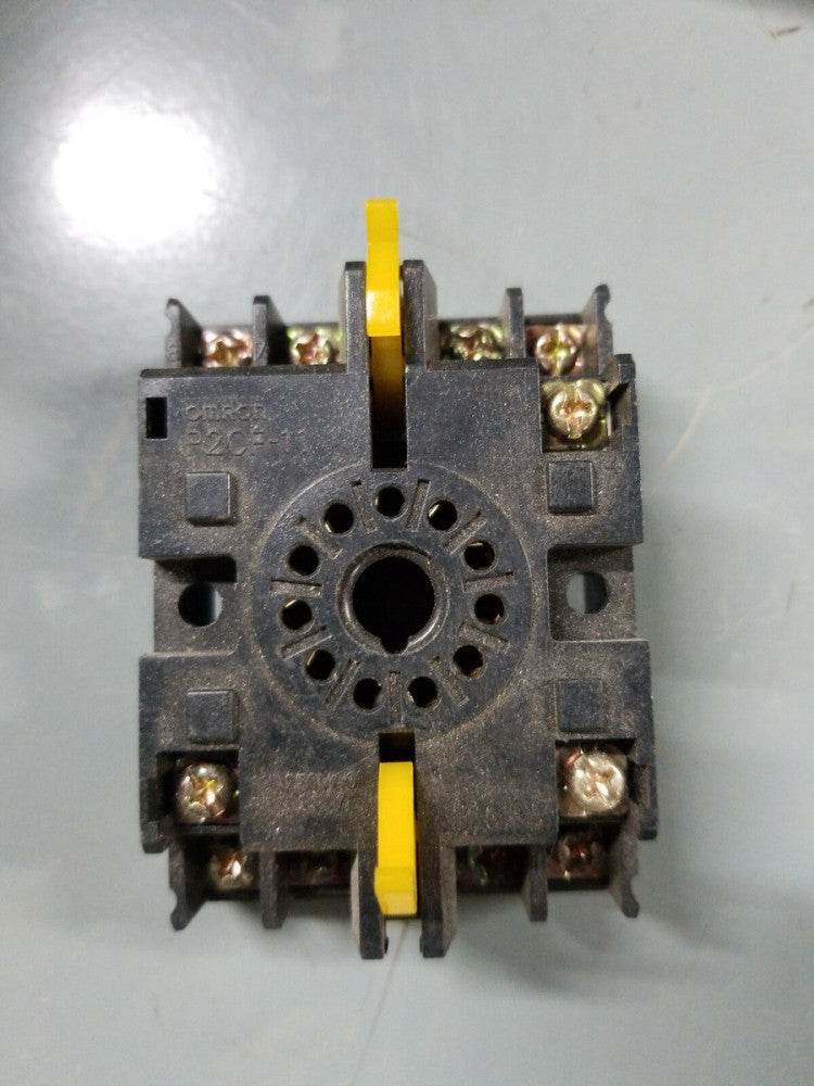 Omron 2-M4X30 Relay Socket 13 Z2C