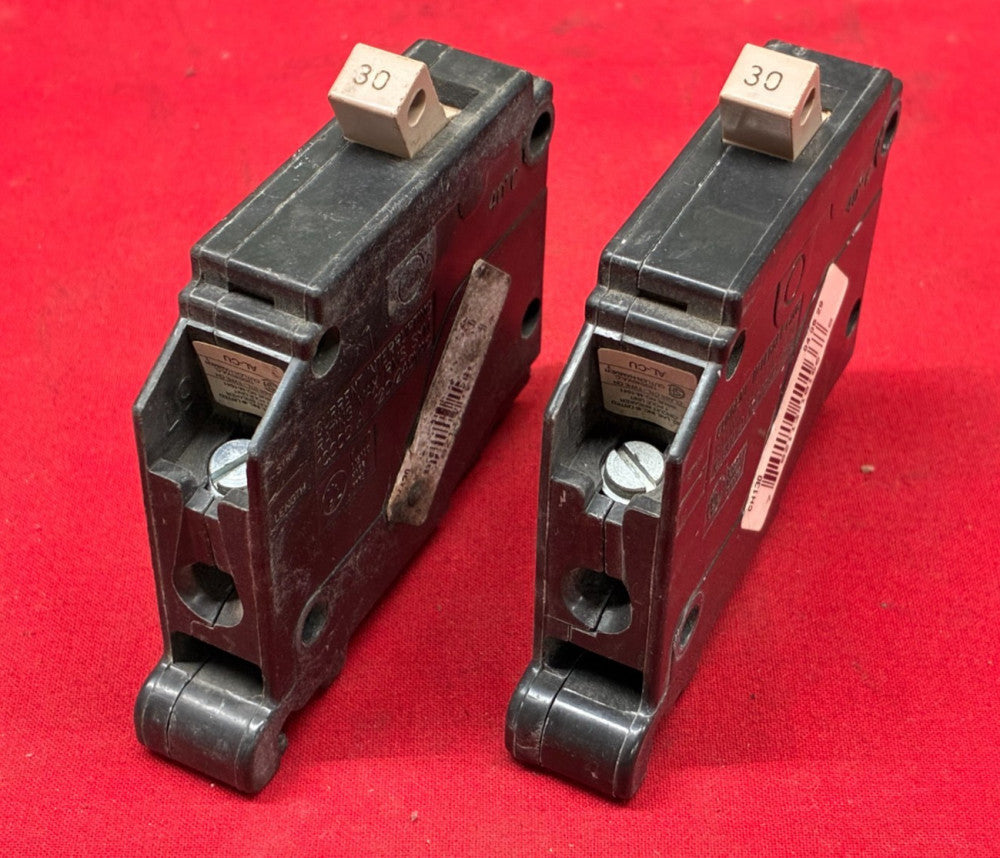 CUTLER-HAMMER 30A CIRCUIT BREAKER 1 POLE 120/240V CLASS: CTL TYPE: CH (LOT OF 2)