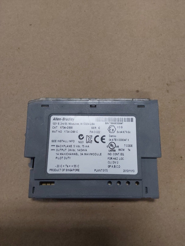 Allen Bradley Digital Output Module w/ Base Cat No. 1734-OB8 Ser C