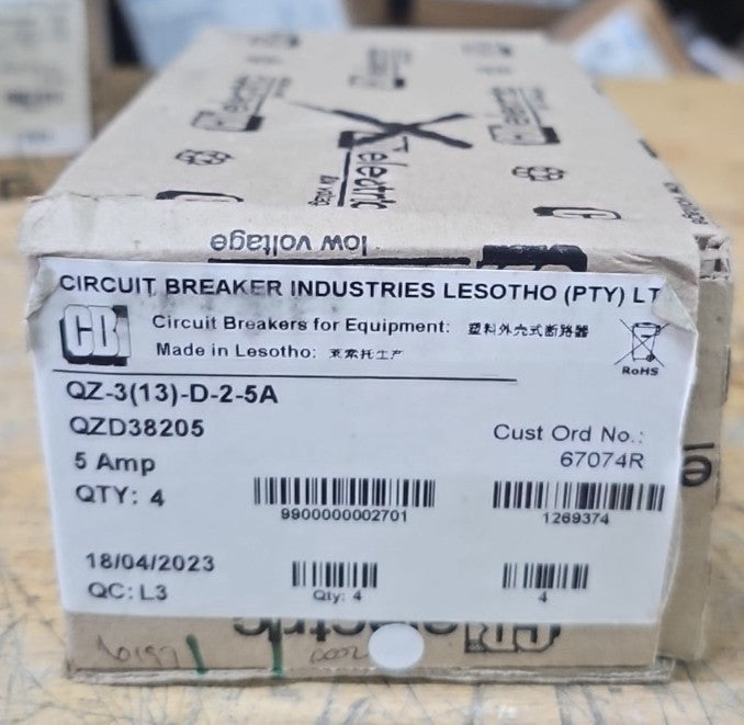 1) Box of 4 CBI 5A Circuit Breakers QZD28205 3 Pole Units 