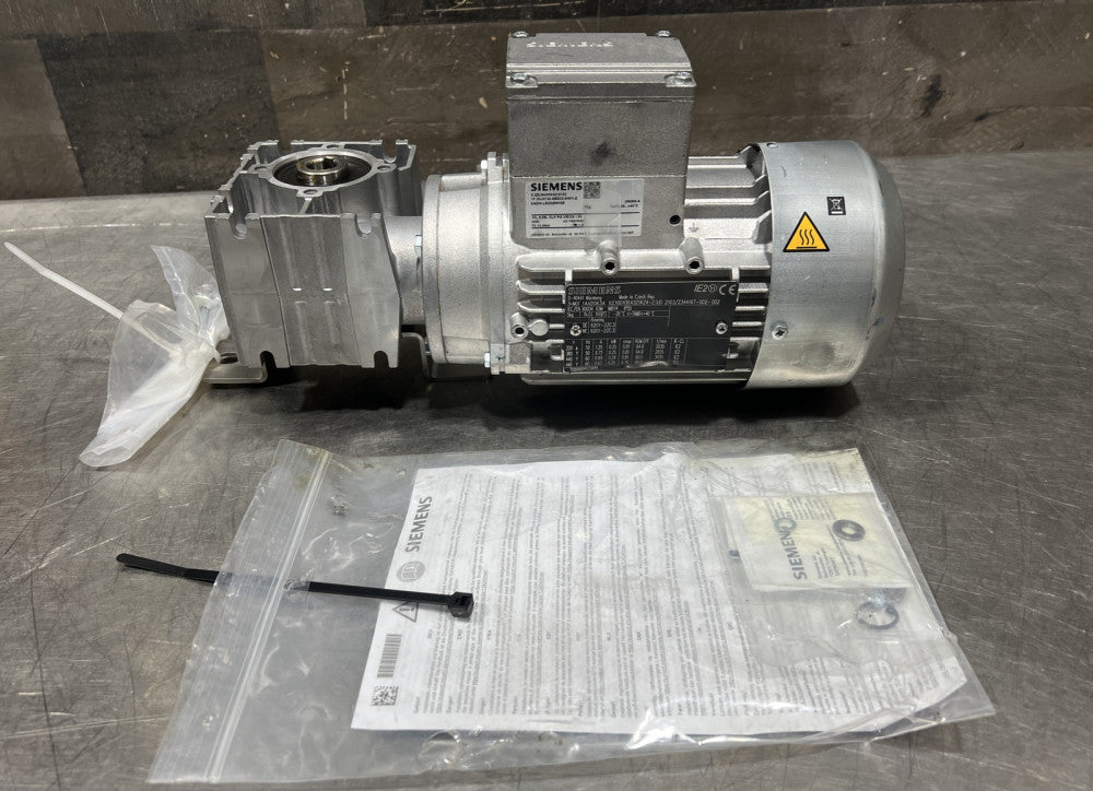 Siemens Motor With Gear Box 1AV2063A 1LE10010BA321KZ4-Z Nos Surplus