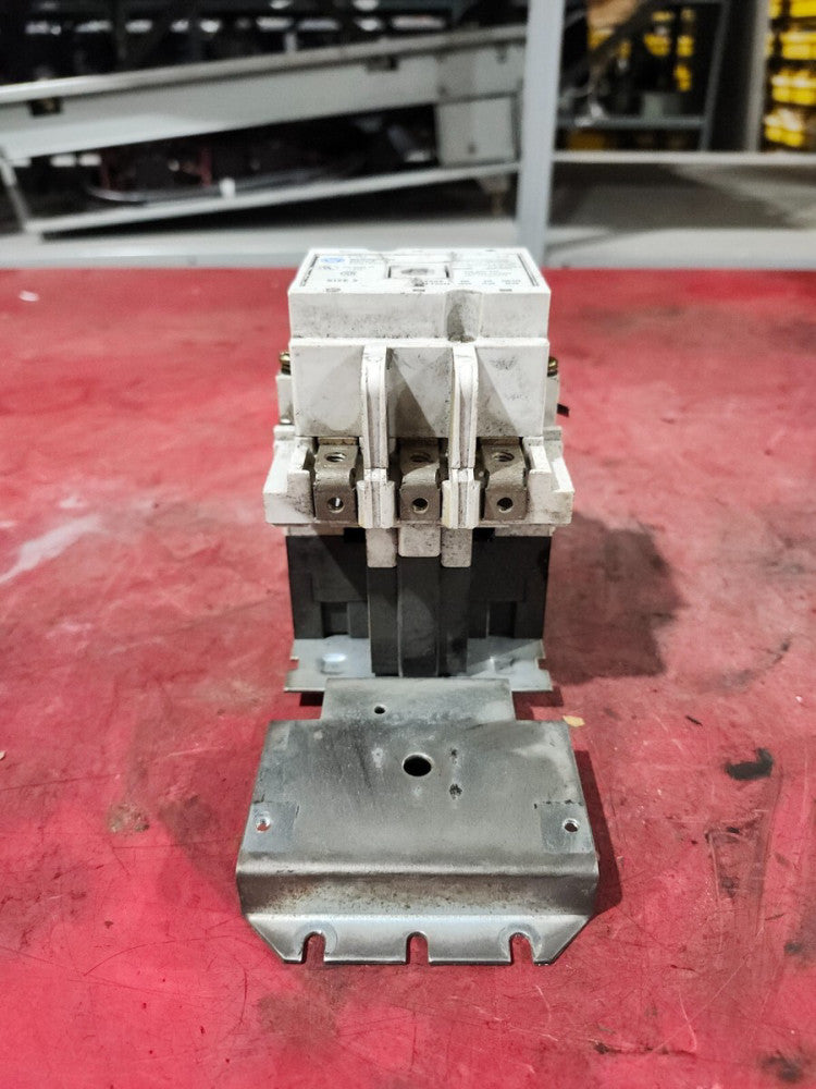 USED Westinghouse Motor Starter 3-POLE, SIZE 2, 120V 60/50HZ  A200M2CAC
