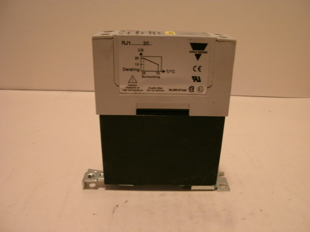 CARLO GAVAZZI RJ1A60D20E SOLID STATE RELAY 20A 600V 54 600V Vcc 4-32VDC