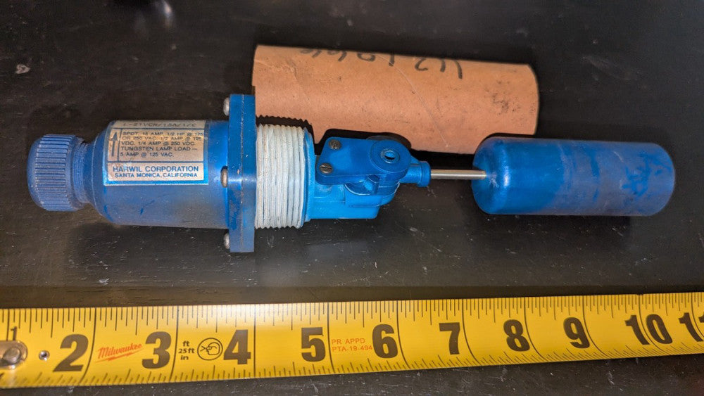 (1) Harwil Liquid Level Switch L-21VCR / 15A / 1 / C