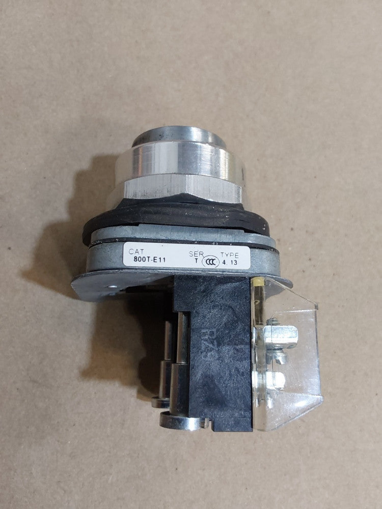 ALLEN BRADLEY 800T-E11 / 800TE11 With 800T-XA Series D (NO KEYS)