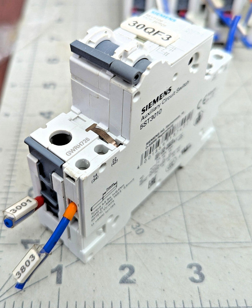 SIEMENS  5SY6106-7 6A Circuit Breaker w/ 5ST3010 Auxiliary WORKING PULL [Z3B9]