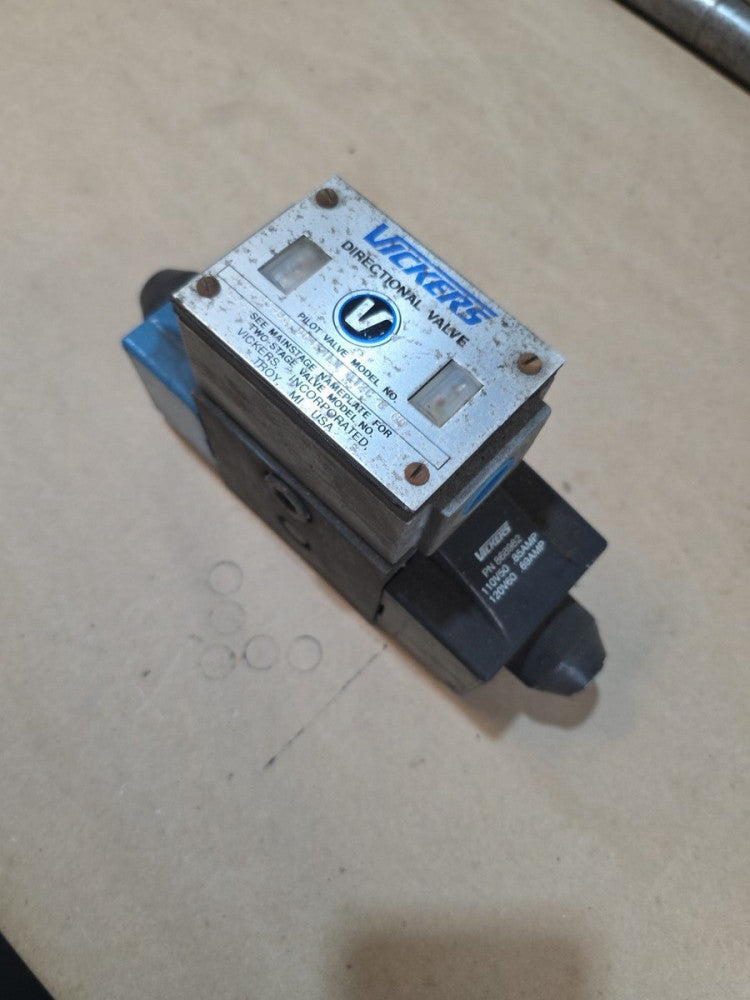 VICKERS 02-119493-DG4S4LW-012C-B-60 DIRECTIONAL VALVE WITH 868982 COIL 