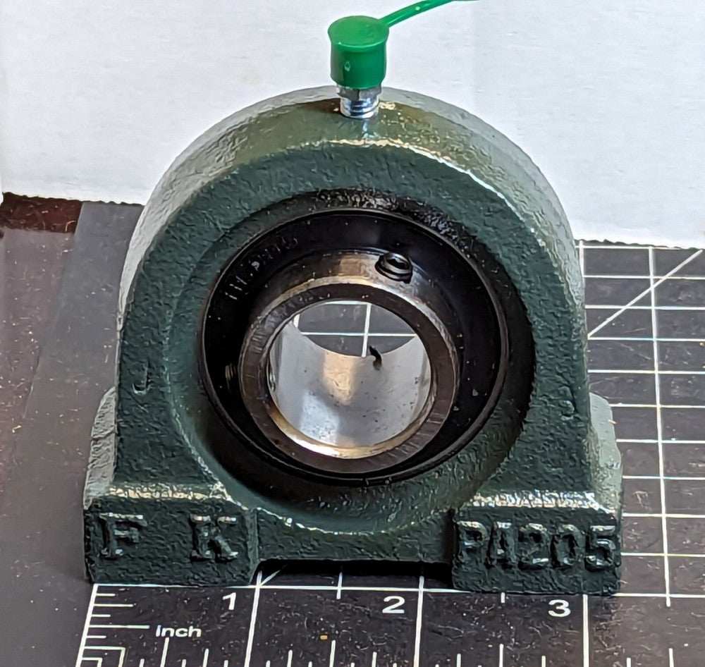 UCPA205, Set Screw Locking Tapped Base Pillow Block Bearing NEW [A3BA]