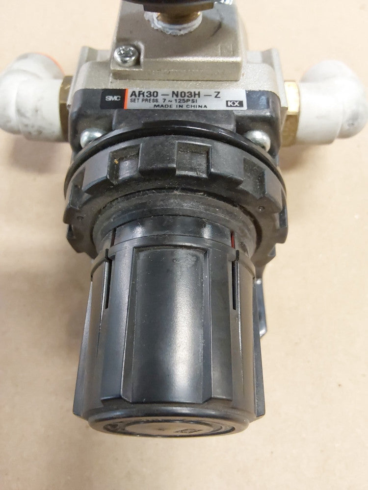 SMC Regulator AR30-N03H-Z with Gauge