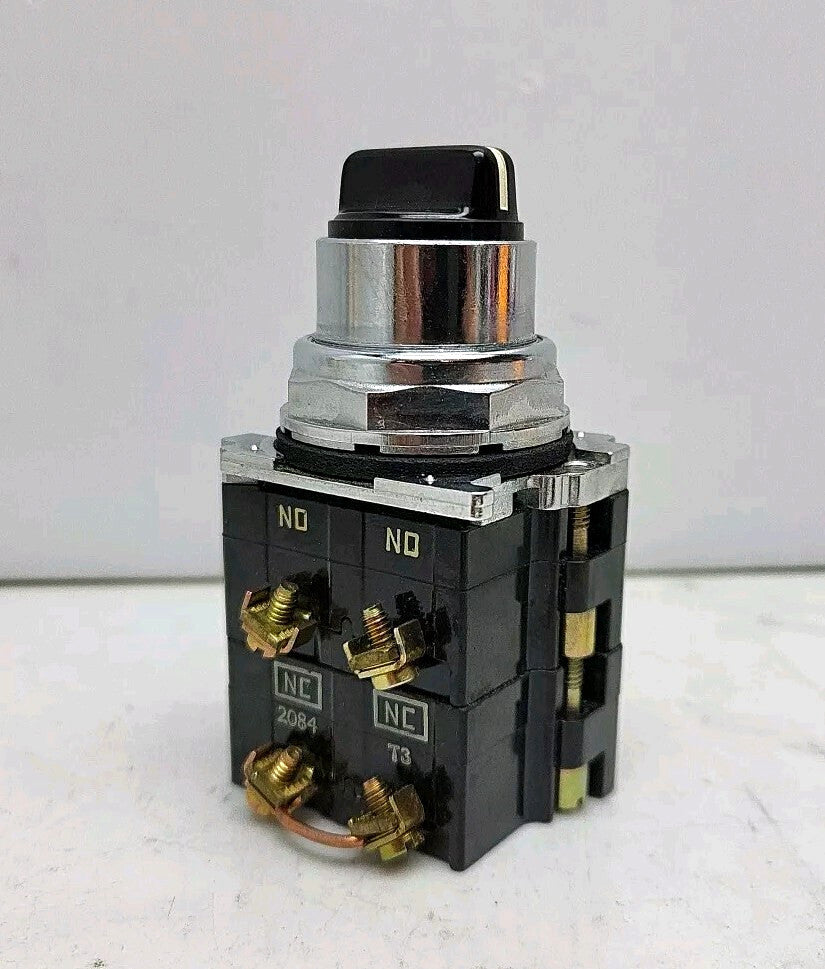 Cutler Hammer 10250T22KB Selector Switch with Contact 3 Positions 2 N.O. 2 N.C. 