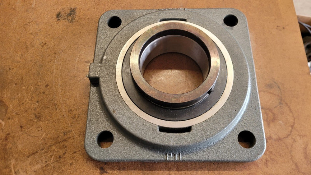 PTI FWS224 FWS224-120AMM Flange Mounted Bearing 120mm Bore