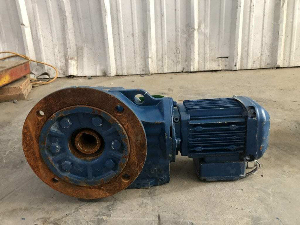 Sew-Eurodrive KAF67DRS71M4 0.75HP Gear Drive/Speed Reducer 12 / 300-1800RPM 3PH
