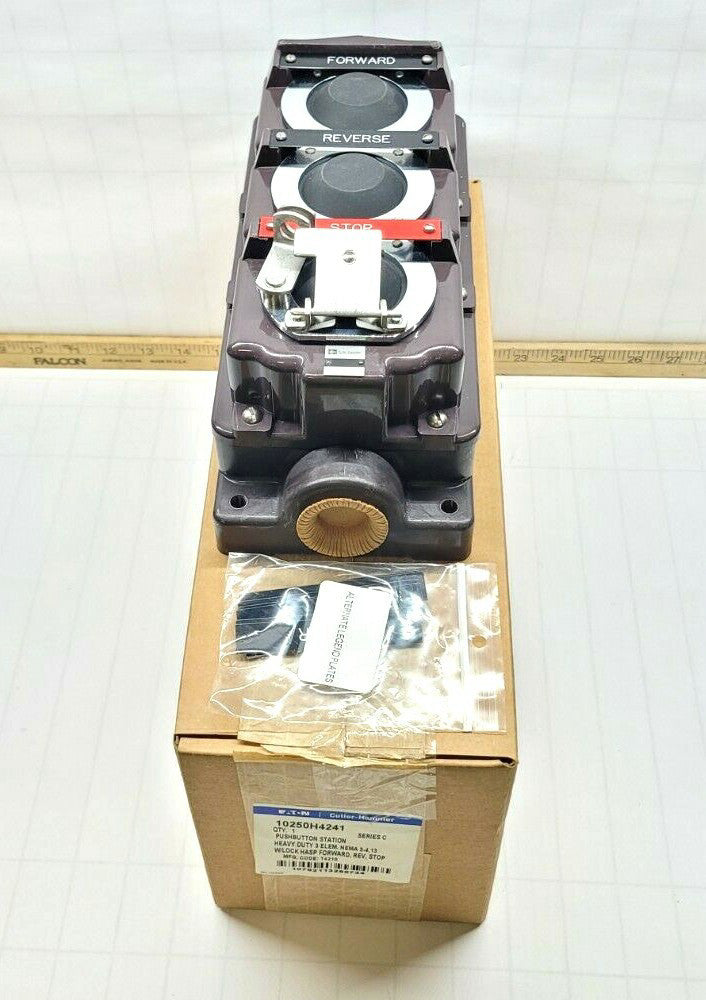 NEW EATON HEAVY DUTY PUSHBUTTON STATION 3 ELEMENT W/ LOCK HASP 600V 10250H4241