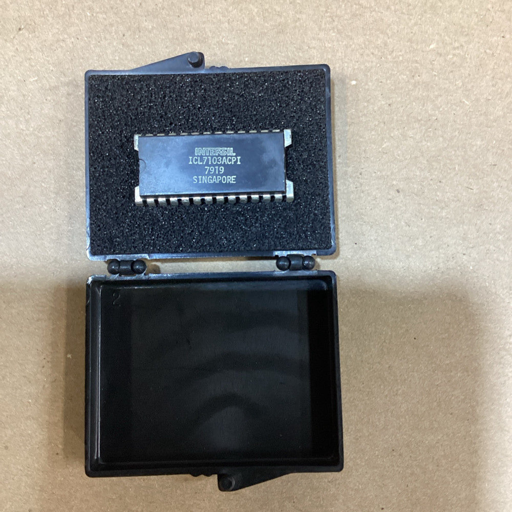 Intersil ICL7103ACPI 7919 Precision 4 1/2 Digit A/D Converter - RARE ! - NOS