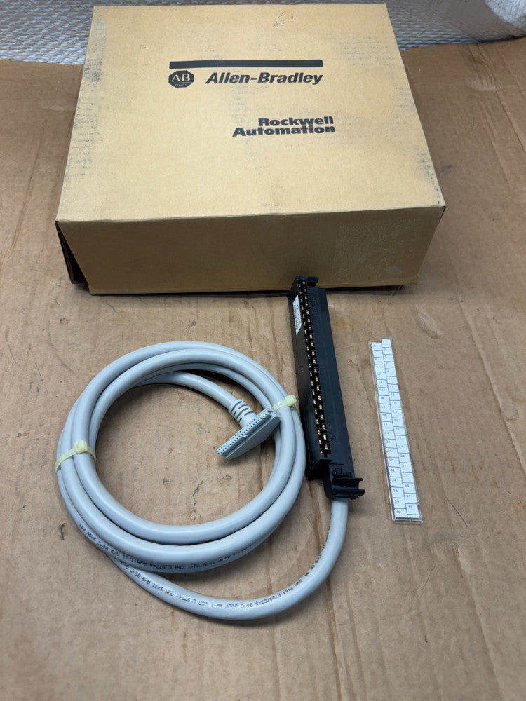 NEW IN BOX ALLEN-BRADLEY PRE-WIRED CABLE FOR 1771 DIGITAL I/O 1492-CABLE025J