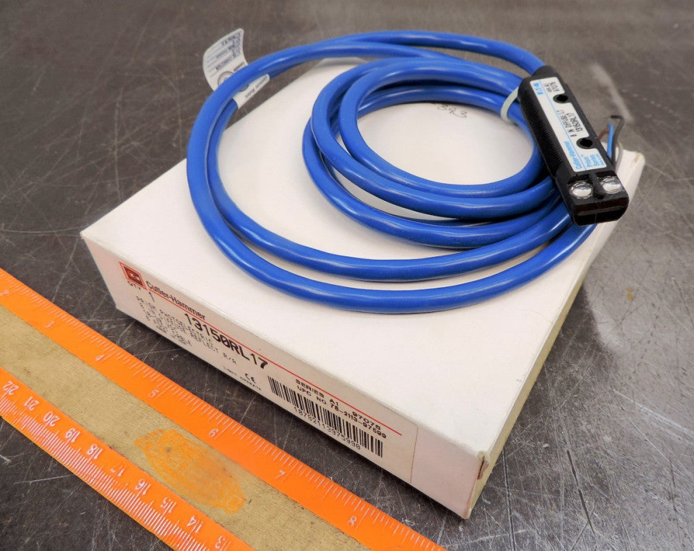 Cutler Hammer Eaton Sensor 13150RL17 Photo Electric Sensor Prism 10-30 VDC 6'