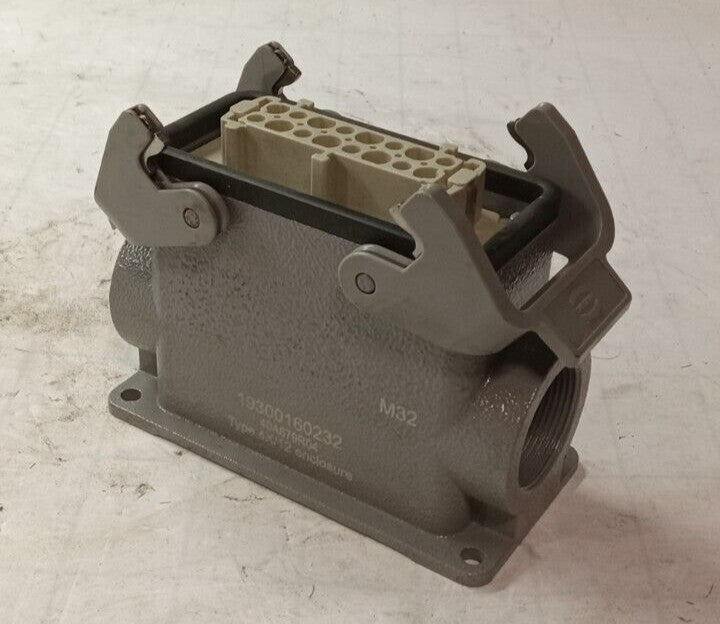 NEW HARTING HAN 16B SIDE ENTRY BOX MOUNT CONNECTOR BASE 19300160232