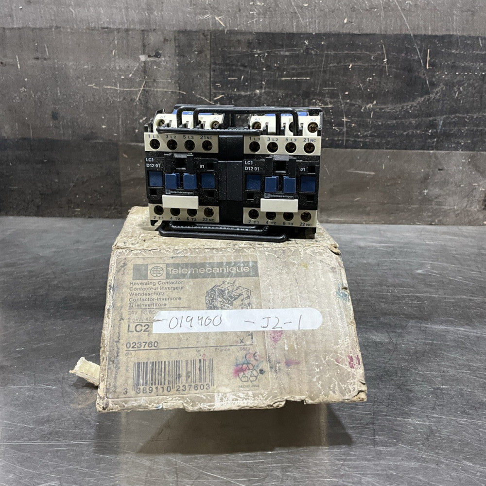 TELEMECANIQUE LC2 D1201B7 Reversing Contractor  023760 NOS