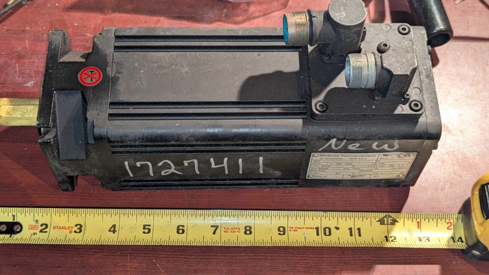 Telemecanique Modicon Servo Motor BPH0952N5BA2CA2 NOS