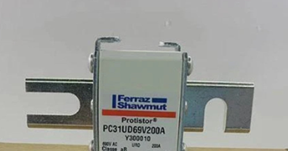 One Brand New FERRAZ SHAWMUT PC31UD69V200A Fuse Y300010 690VAC 200A