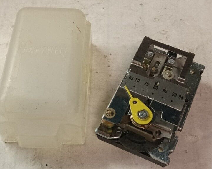 NEW HONEYWELL PNEUMATIC SPACE HUMIDISTAT  HP970B 1015 4
