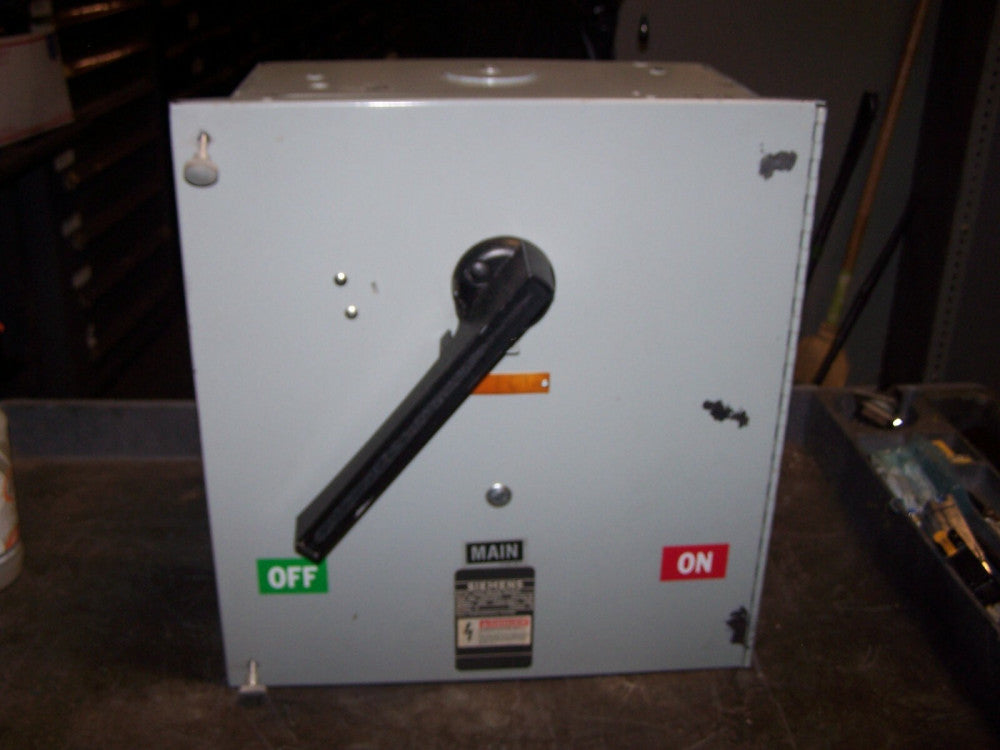 SIEMENS 600 AMP FUSIBLE VACU-BREAK PANELBOARD SWITCH 240 VAC 3 POLE VMS326T