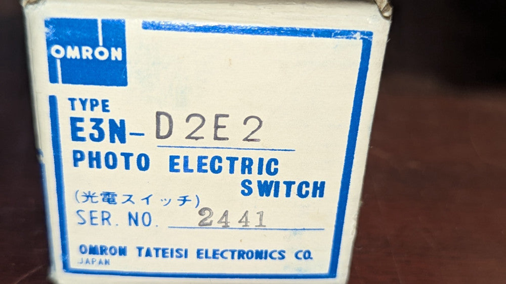 (1) Omron E3N-D2E2 Photoelectric Switch NIB