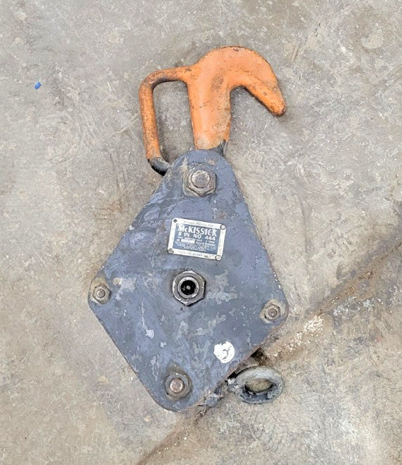 MCKISSICK 2 TON SINGLE SHEAVE SNATCH BLOCK NO. 444 8" PULLEY