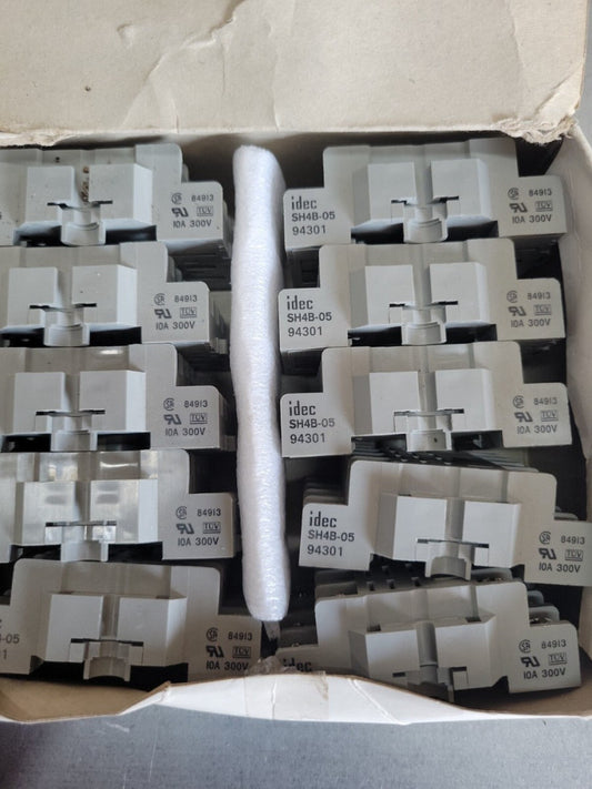 ( 1 ) IDEC SH4B-05 94301 Relay Socket DIN Rail Panel Screw 14 Pins 10 Amp ~ NOS