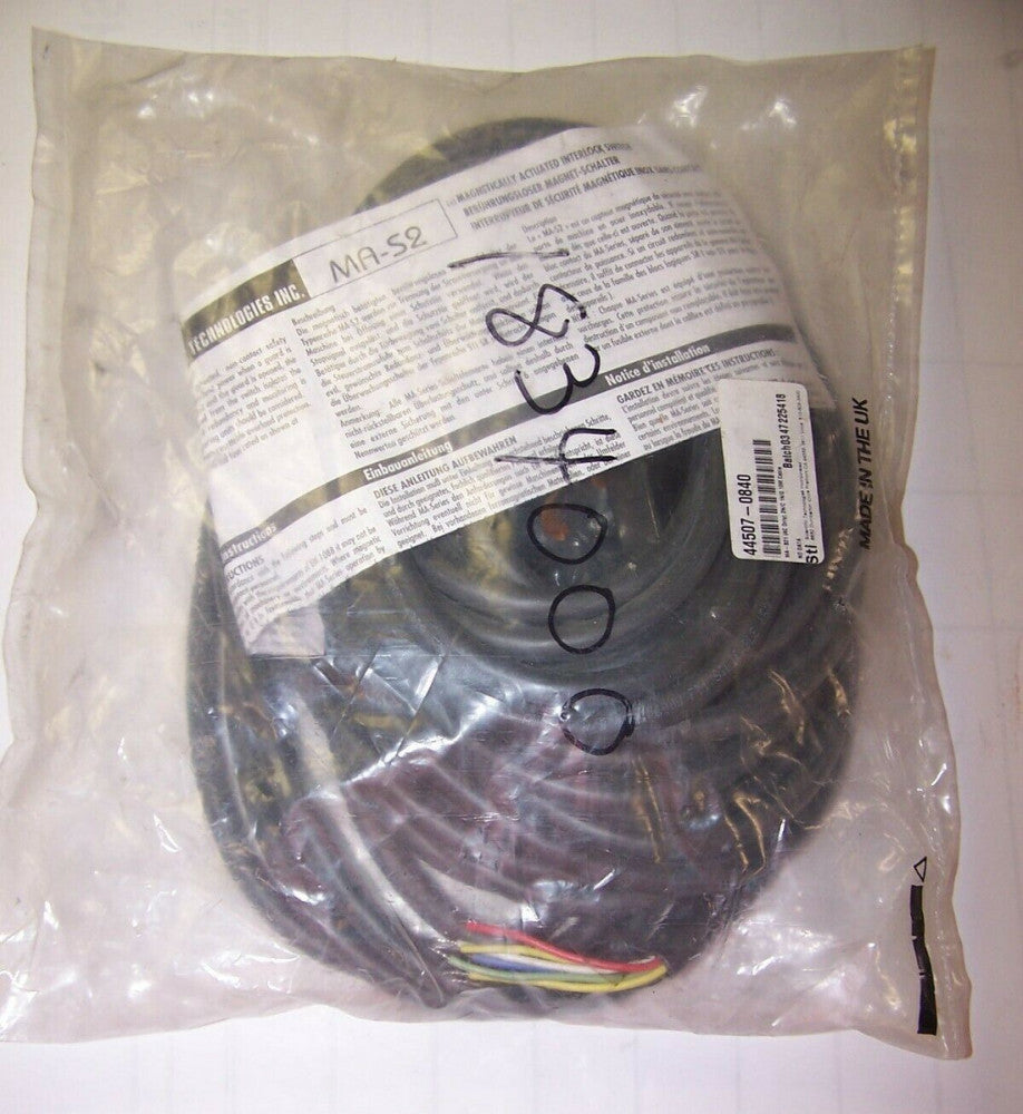 NEW OMRON STI 240 VAC MAGNETICALLY ACTUATED INTERLOCK SWITCH  44507-0840 / MA-S2