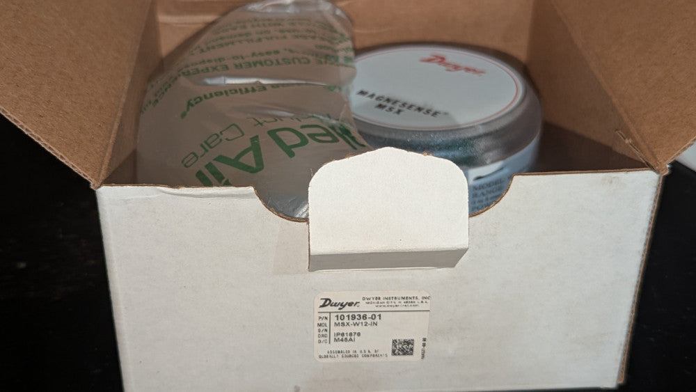 (1) Dwyer MSX-W12-IN Differential Pressure Transmitter Current/Voltage NIB