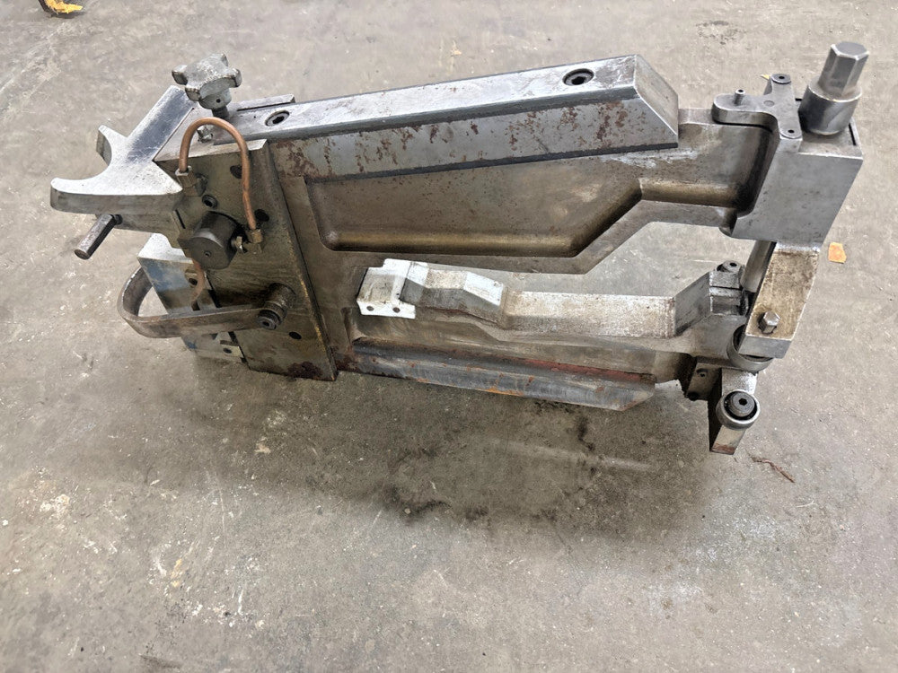 HYDRAULIC SPOT PRESS JAW OPENING: 3 IN JAW DEPT: 14 IN 1/2 IN PORTS