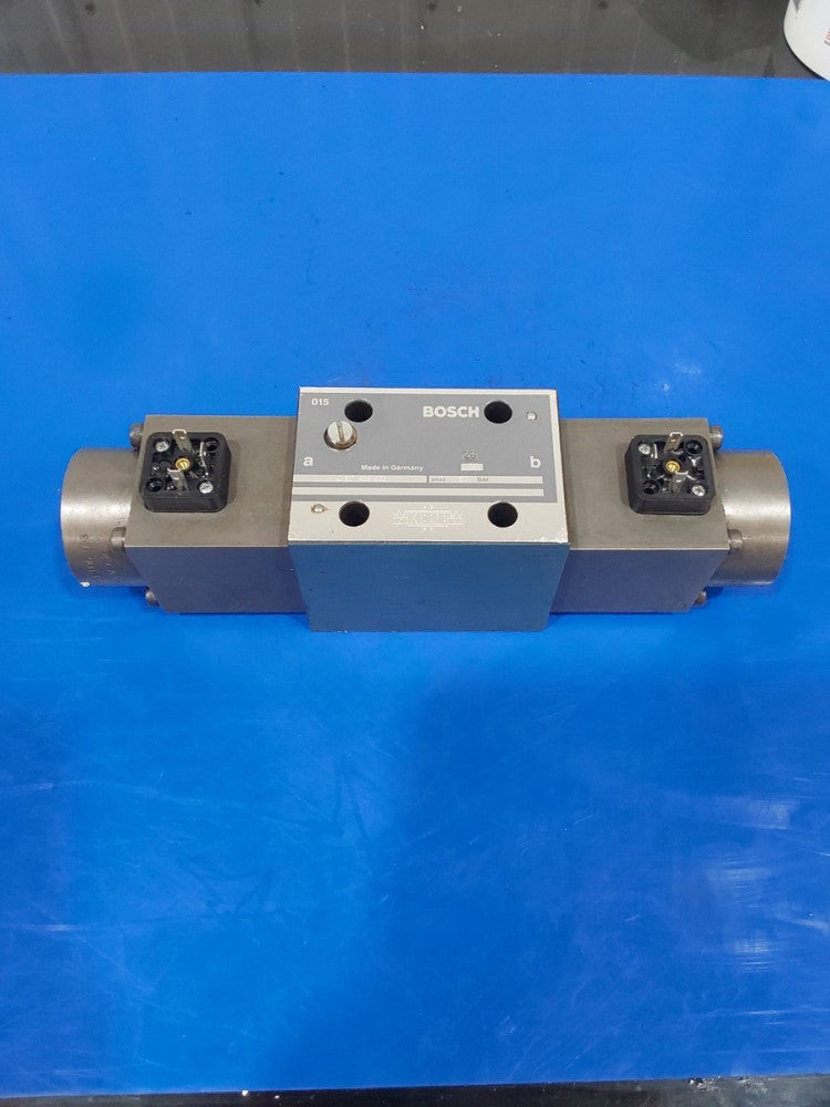 Bosch 0 811 404 832 Directional Valve, Used 0811404832
