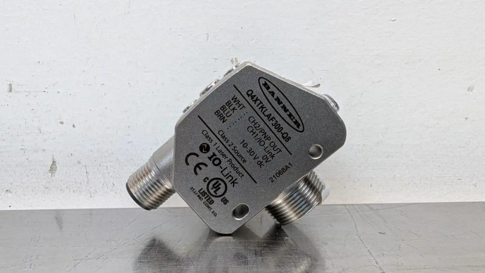 Banner Q4XTKLAF300-Q8 Photoelectric Sensor 95301 10-30VDC 300mm 4-Pin M12