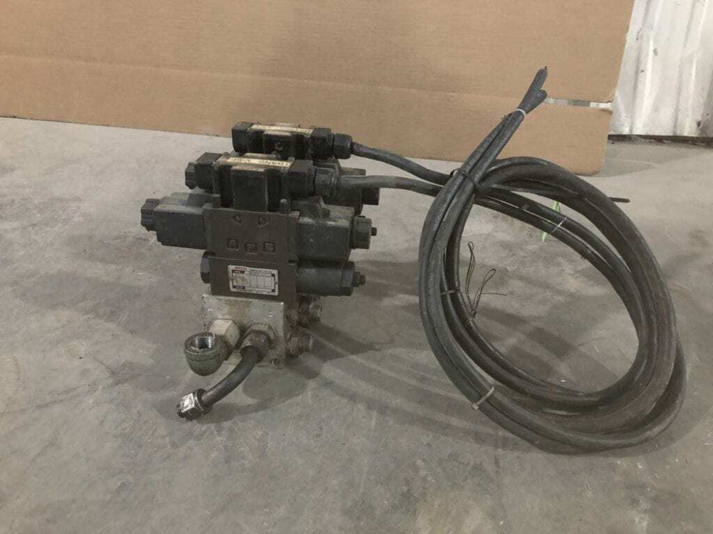 Nachi SS-G01-C5-R-C115-E20 4-Way Solenoid Directional Control Valve w/ Manifold